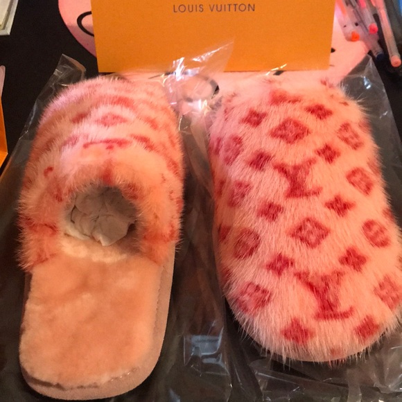 louis vuitton pink slippers